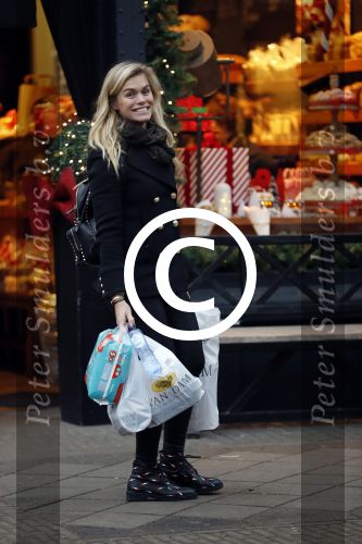 Amsterdam 17 december 2016
Nicolette v Dam doet boodschappen op de cornelis schuytstraat