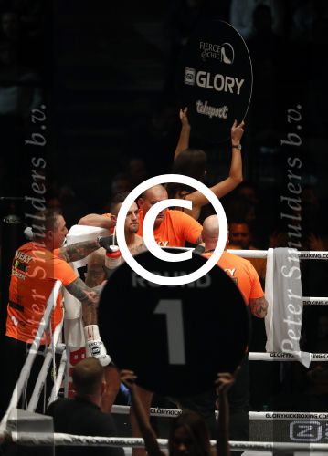 Oberhausen 10 december 2016
Nieky Holzen verliest zijn wereldtitel aan Cedric Doumbe uit Frankrijk tijdens de GLORY COLLISION in Oberhausen.