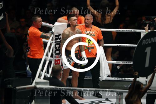 Oberhausen 10 december 2016
Nieky Holzen verliest zijn wereldtitel aan Cedric Doumbe uit Frankrijk tijdens de GLORY COLLISION in Oberhausen.