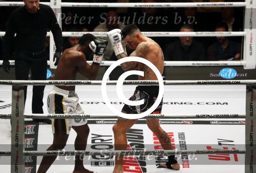 Oberhausen 10 december 2016
Nieky Holzen verliest zijn wereldtitel aan Cedric Doumbe uit Frankrijk tijdens de GLORY COLLISION in Oberhausen.