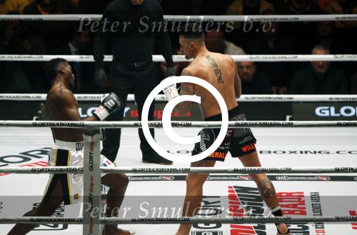 Oberhausen 10 december 2016
Nieky Holzen verliest zijn wereldtitel aan Cedric Doumbe uit Frankrijk tijdens de GLORY COLLISION in Oberhausen.