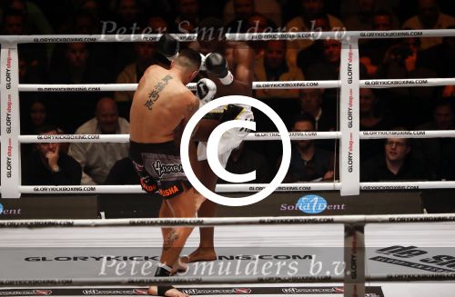 Oberhausen 10 december 2016
Nieky Holzen verliest zijn wereldtitel aan Cedric Doumbe uit Frankrijk tijdens de GLORY COLLISION in Oberhausen.