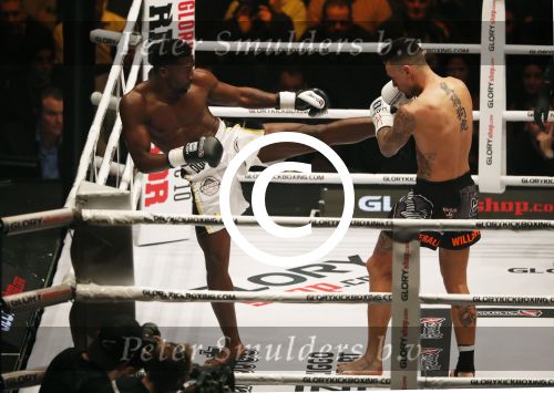 Oberhausen 10 december 2016
Nieky Holzen verliest zijn wereldtitel aan Cedric Doumbe uit Frankrijk tijdens de GLORY COLLISION in Oberhausen.