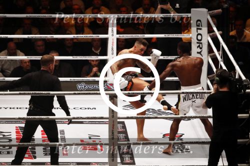 Oberhausen 10 december 2016
Nieky Holzen verliest zijn wereldtitel aan Cedric Doumbe uit Frankrijk tijdens de GLORY COLLISION in Oberhausen.