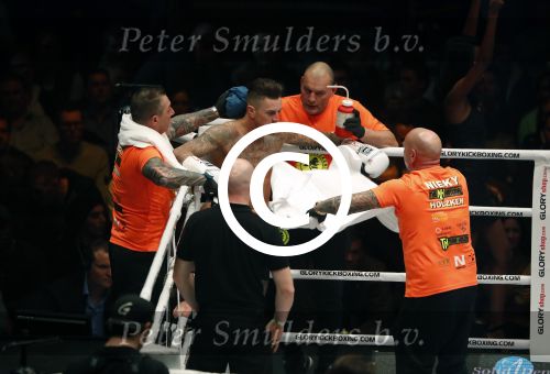 Oberhausen 10 december 2016
Nieky Holzen verliest zijn wereldtitel aan Cedric Doumbe uit Frankrijk tijdens de GLORY COLLISION in Oberhausen.