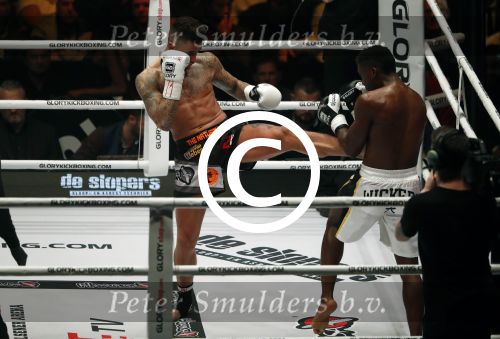 Oberhausen 10 december 2016
Nieky Holzen verliest zijn wereldtitel aan Cedric Doumbe uit Frankrijk tijdens de GLORY COLLISION in Oberhausen.
