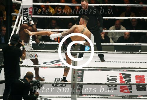 Oberhausen 10 december 2016
Nieky Holzen verliest zijn wereldtitel aan Cedric Doumbe uit Frankrijk tijdens de GLORY COLLISION in Oberhausen.