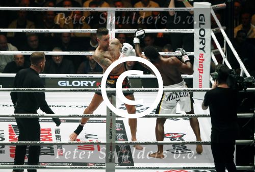 Oberhausen 10 december 2016
Nieky Holzen verliest zijn wereldtitel aan Cedric Doumbe uit Frankrijk tijdens de GLORY COLLISION in Oberhausen.