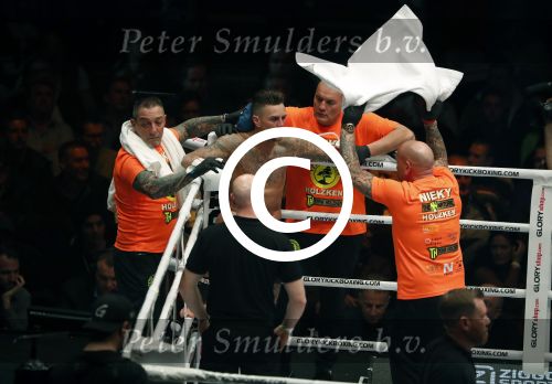 Oberhausen 10 december 2016
Nieky Holzen verliest zijn wereldtitel aan Cedric Doumbe uit Frankrijk tijdens de GLORY COLLISION in Oberhausen.
