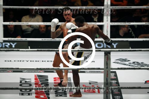 Oberhausen 10 december 2016
Nieky Holzen verliest zijn wereldtitel aan Cedric Doumbe uit Frankrijk tijdens de GLORY COLLISION in Oberhausen.