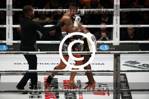 Oberhausen 10 december 2016
Nieky Holzen verliest zijn wereldtitel aan Cedric Doumbe uit Frankrijk tijdens de GLORY COLLISION in Oberhausen.