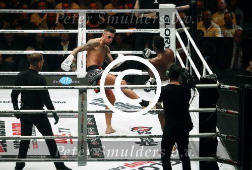 Oberhausen 10 december 2016
Nieky Holzen verliest zijn wereldtitel aan Cedric Doumbe uit Frankrijk tijdens de GLORY COLLISION in Oberhausen.