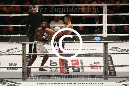 Oberhausen 10 december 2016
Nieky Holzen verliest zijn wereldtitel aan Cedric Doumbe uit Frankrijk tijdens de GLORY COLLISION in Oberhausen.