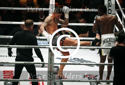 Oberhausen 10 december 2016
Nieky Holzen verliest zijn wereldtitel aan Cedric Doumbe uit Frankrijk tijdens de GLORY COLLISION in Oberhausen.