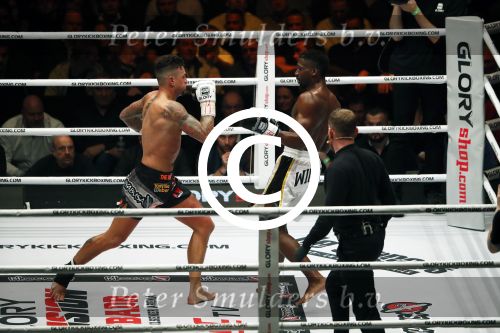 Oberhausen 10 december 2016
Nieky Holzen verliest zijn wereldtitel aan Cedric Doumbe uit Frankrijk tijdens de GLORY COLLISION in Oberhausen.