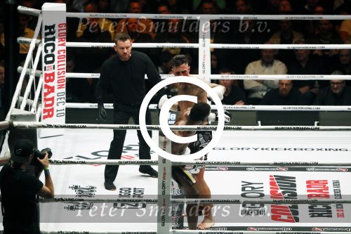 Oberhausen 10 december 2016
Nieky Holzen verliest zijn wereldtitel aan Cedric Doumbe uit Frankrijk tijdens de GLORY COLLISION in Oberhausen.