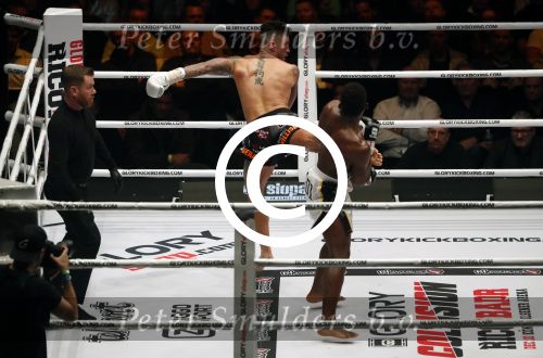 Oberhausen 10 december 2016
Nieky Holzen verliest zijn wereldtitel aan Cedric Doumbe uit Frankrijk tijdens de GLORY COLLISION in Oberhausen.