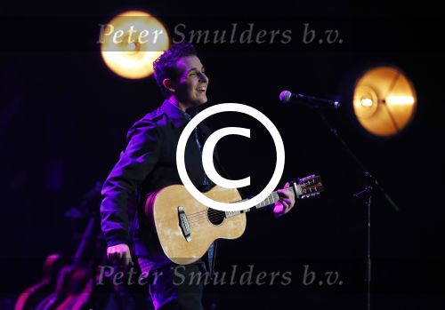 Amsterdam 20 november 2016
Rob de Nijs krijgt de radio5 oeuvre award in theater Amsterdam . Zijn vrouw Henriette en zoons Robert en Yoshi zijn ook aanwezig alsmede zijn ex vrouw Belinda meuldijk. Nielson