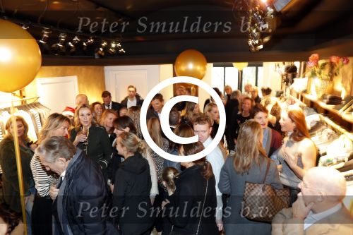 Amsterdam 17 december 2016 
Opening winkel Nynke Wynia door vriendin Micky Hoogendijk