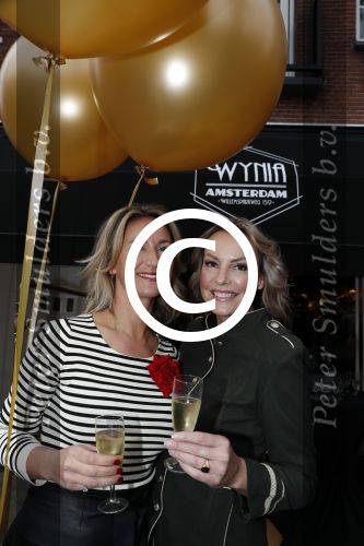 Amsterdam 17 december 2016 
Opening winkel Nynke Wynia door vriendin Micky Hoogendijk