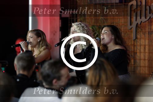 Amsterdam 30 september 2016
cd presentatie O\'GENE in de amsterdam toren . Marco Borsato reikt hem uit.
O\'G3NE