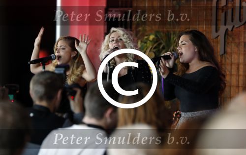 Amsterdam 30 september 2016
cd presentatie O\'GENE in de amsterdam toren . Marco Borsato reikt hem uit.
O\'G3NE