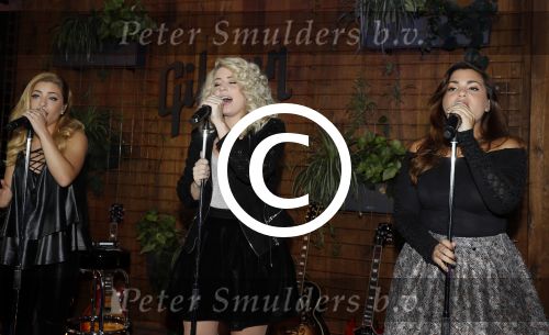 Amsterdam 30 september 2016
cd presentatie O\'GENE in de amsterdam toren . Marco Borsato reikt hem uit.
O\'G3NE