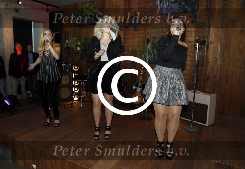 Amsterdam 30 september 2016
cd presentatie O\'GENE in de amsterdam toren . Marco Borsato reikt hem uit.
O\'G3NE