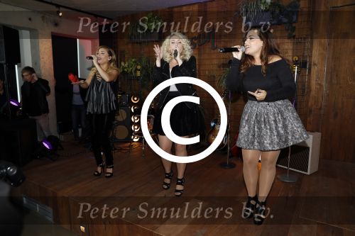 Amsterdam 30 september 2016
cd presentatie O\'GENE in de amsterdam toren . Marco Borsato reikt hem uit.
O\'G3NE
