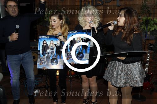Amsterdam 30 september 2016
cd presentatie O\'GENE in de amsterdam toren . Marco Borsato reikt hem uit.
O\'G3NE