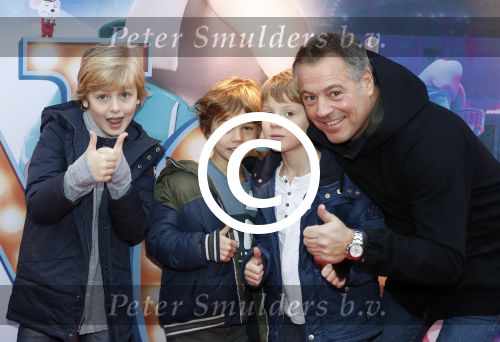 Amsterdam 10 december 2016
Premiere Sing in pathe arena. Otto Klein met zoon en vriendjes