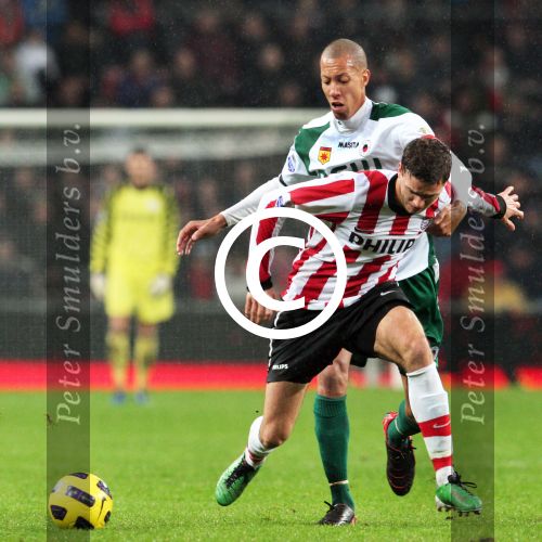 Seizoen 2010-1011 Eindhoven 13-11-2010 Eredivisie PSV-Excelsior. uitslag 4-2. Marcus Berg en Ryan Koolwijk.
Foto: John Claessens