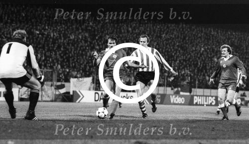 Eindhoven, 24 Oktober Seizoen 1981/1982
PSV-AJAX, eindstand 3-0
Piet Schrijvers Rene v d Kerkhof Peter Boeve Wim Jansen