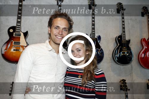 Amsterdam 30 september 2016
cd presentatie O\'GENE in de amsterdam toren . Marco Borsato reikt hem uit. Pip Pellens en Pim Wessels