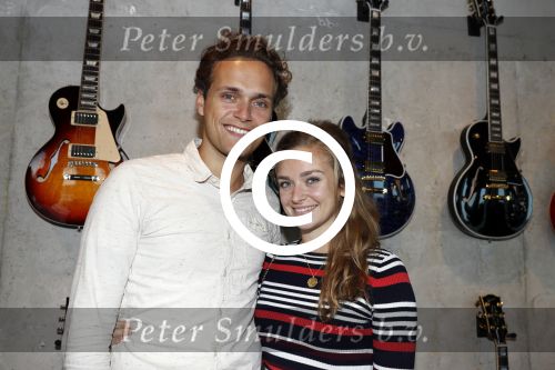 Amsterdam 30 september 2016
cd presentatie O\'GENE in de amsterdam toren . Marco Borsato reikt hem uit. Pip Pellens en Pim Wessels