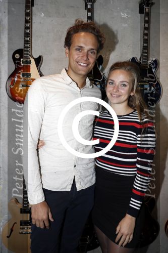 Amsterdam 30 september 2016
cd presentatie O\'GENE in de amsterdam toren . Marco Borsato reikt hem uit. Pip Pellens en Pim Wessels