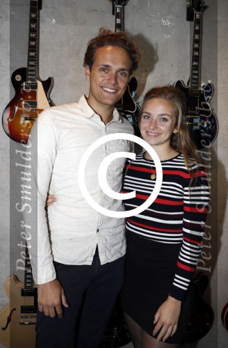 Amsterdam 30 september 2016
cd presentatie O\'GENE in de amsterdam toren . Marco Borsato reikt hem uit. Pip Pellens en Pim Wessels