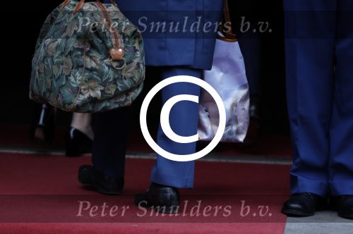 Amsterdam 15 december 2016  
Uitreiking prins Claus prijzen met aanwezig Koning Willem Alexander Koningin Maxima Prinses Beatrix Prinses Laurentien en Prinses Mabel. Vindt plaats in paleis op de dam. tas van Prinses Beatrix met de prinsesjes Amalia Alexia en Ariane erop