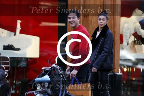 Amsterdam 3 december 2016
Quincy Kluivert met zijn vriendin Shayna Senior op de pc hooftstraat