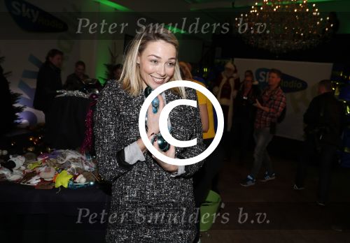 Amsterdam 7 december 2016
Sky radio Christmas tree event met oa Daphne en Emma Deckers Ronald de Boer Gers Pardoel Wilfred Genee Renate Verbaan en Bracha v Doesburgh. Fred v Leer en Manon Meijers zijn de jury. Marlayne Sahupala presenteert het geheel in het college hotel.