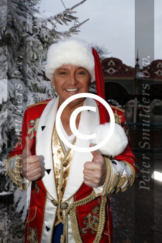 Kaatsheuvel 16 november 2016
Opnames videoclip Toppers met Rene Froger Gerard Joling Jeroen v d Boom Maxim Froger Danny Froger Lee Towers Andre Hazes jr O Gene en Maan. Opnames vonden plaats in de efteling.