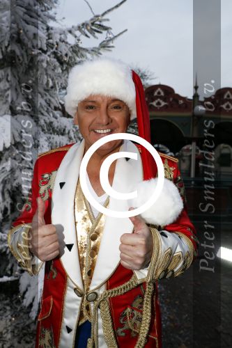 Kaatsheuvel 16 november 2016
Opnames videoclip Toppers met Rene Froger Gerard Joling Jeroen v d Boom Maxim Froger Danny Froger Lee Towers Andre Hazes jr O Gene en Maan. Opnames vonden plaats in de efteling.