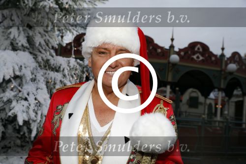 Kaatsheuvel 16 november 2016
Opnames videoclip Toppers met Rene Froger Gerard Joling Jeroen v d Boom Maxim Froger Danny Froger Lee Towers Andre Hazes jr O Gene en Maan. Opnames vonden plaats in de efteling.