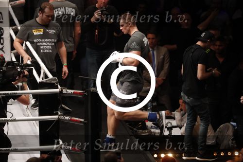 Oberhausen 10 december 2016
Rico Verhoeven wint zijn gevecht met Badr Hari tijdens de GLORY COLLISION in Oberhausen.