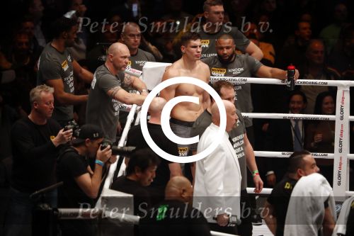 Oberhausen 10 december 2016
Rico Verhoeven wint zijn gevecht met Badr Hari tijdens de GLORY COLLISION in Oberhausen.