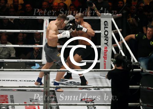 Oberhausen 10 december 2016
Rico Verhoeven wint zijn gevecht met Badr Hari tijdens de GLORY COLLISION in Oberhausen.