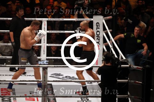 Oberhausen 10 december 2016
Rico Verhoeven wint zijn gevecht met Badr Hari tijdens de GLORY COLLISION in Oberhausen.