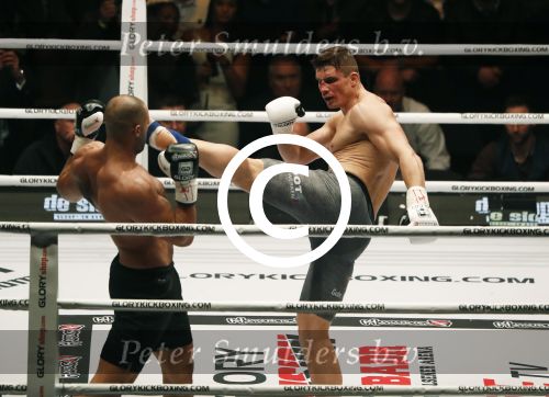 Oberhausen 10 december 2016
Rico Verhoeven wint zijn gevecht met Badr Hari tijdens de GLORY COLLISION in Oberhausen.