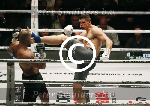 Oberhausen 10 december 2016
Rico Verhoeven wint zijn gevecht met Badr Hari tijdens de GLORY COLLISION in Oberhausen.