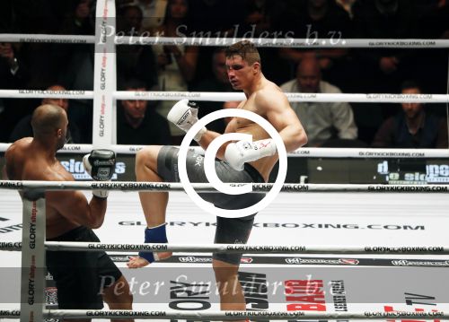 Oberhausen 10 december 2016
Rico Verhoeven wint zijn gevecht met Badr Hari tijdens de GLORY COLLISION in Oberhausen.